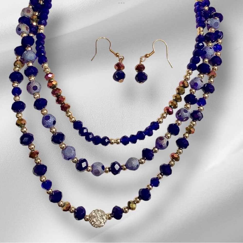 🎉HP🎉Elegant Blue Beaded Necklace and Earring Set🎉HP🎉
